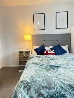 Aldershot Spacious 3-Bedroom House with Fast Wi-Fi & Free Parking - 9