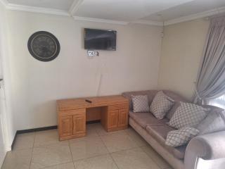 Airport view motel - 5