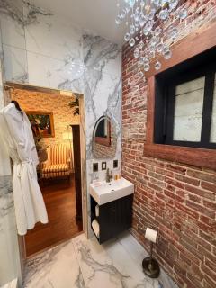 Casablanca Inn on the Bay - 7