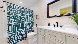 Magnolia Place - Stylish Retreat Near Private Beach - 8