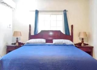 MIRANDO PLACE #7---BEACH CLUB ACCESS, ,POOL, HOTTUB, GYM,3 Lounges, APARTMENT #7, Airport 10 minutes - 1