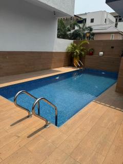 Luxury 3-Bedroom Home in Lekki Phase I with Pool & Gym - 8