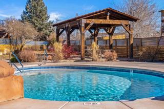 Timber & Tin F 2Bed 2Bath w Pool & Rooftop Deck - 7