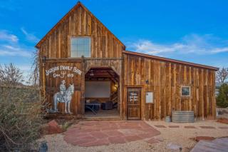 Timber & Tin F 2Bed 2Bath w Pool & Rooftop Deck - 0