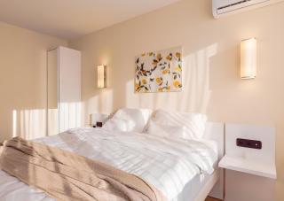 Luxury Apartment with panoramic Balcpny sea vieW - 5