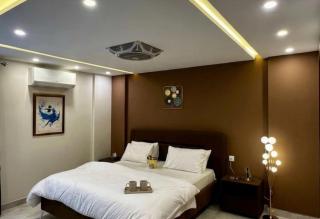 Luxury 1HBK WiFi, Parking, Near Shops & ATMs - 2