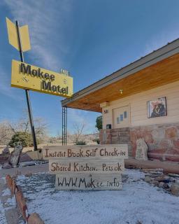 King Five Mokee Motel Pets OK Shared Kitchen - 5