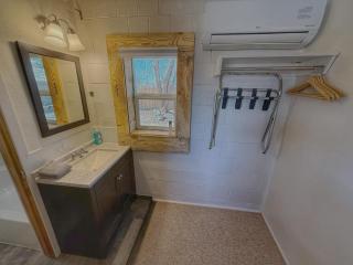 King Bear Mokee Pets OK, Shared Kitchen! #4 - 1