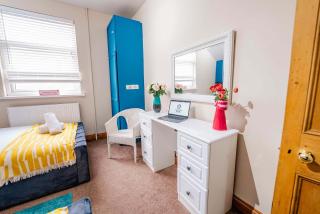 3BR 2Bath Home with Hot Tub Games Room By Stadium with Fast WiFi & Free Parking - 8