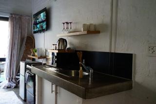 203 Maboneng Apartment at Craftsmanship with Wi-Fi - 8