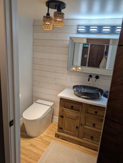 Spacious King Pull Out Suite Beamsville - 7