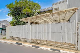 Hotel O near RS Fatmawati formerly White House - 9