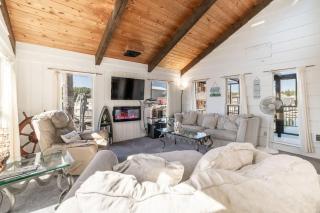 Just Opened for Summer - Exclusive Floating Home Retreat in Bayview - Athol - 2