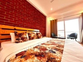 The Pine Cliff Retreat A- Luxury Property & Peaceful Location - 8