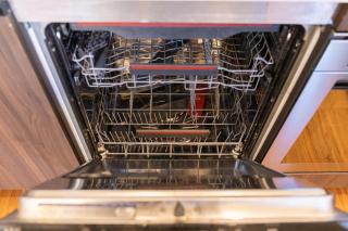 Stylish 1-Bedroom Apartment in Riga City Center with King Bed - 7