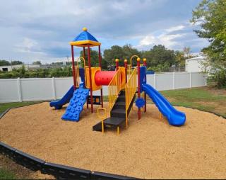 3BR Family Home! GAMES! Playground! - 3