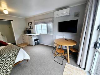 The Back Haus - Private Guesthouse near the Redwoods - 6