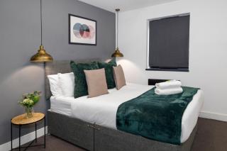 Lux Style Homes -1 BED APARTMENT close to City Centre - Free WIFI - Free Parking - Smart TV - Full Kitchen - Self Check In - Peterborough - 0