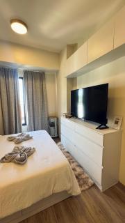 Modern Studio Near IT Park with Pool & Fast WiFi - The Median - 1