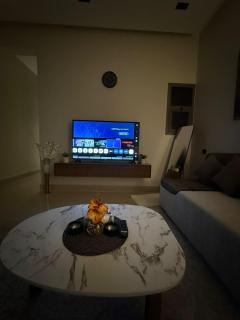 شقة غرفة وصاله بإطلالة مميزة - 3