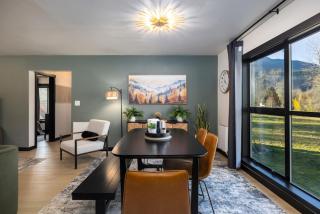 Luxe Mountain Retreat in N Cascades hot tub sauna - 3