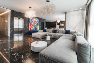 Luxury 3BR Penthouse with Artistic Deco & Terrace - 5