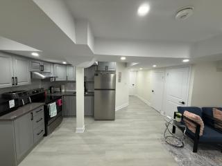 Modern 2BR Suite Private Entrance Parking New - 9