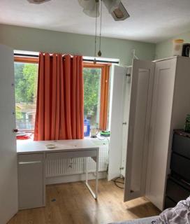 Good Night Sleep - Kitchen Laundry Facility - Near PRUH - Orpington - 20 Mins from London Bridge - 8