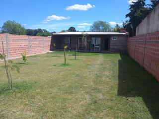 Casa amplia, cuenta con 3 dormitorios, garage y quincho - 5