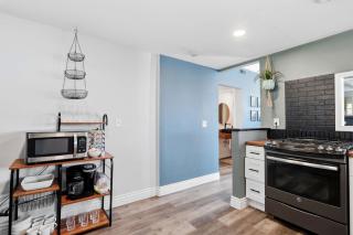 Charming Historic Foursquare Home 4BR Backyard - 1