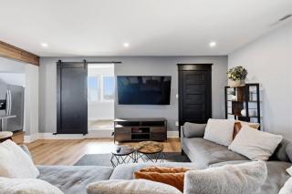 Elegant Historic Apartment with Craftsman Details - 5