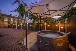 Phenomenal Stay - Private Parking & Hot tub - 4