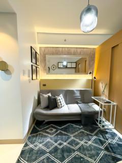 White aesthetic Lush in Makati l Wifi & Netflix I LUSH 1912 - 5