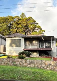 Charlestown Centre 5 Bedrooms Front House - 0