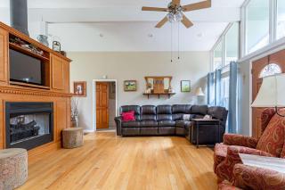 The Fairway Lodge Game Room Fire Pit Tee Tim - 2