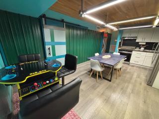 The Eastwood Loft Urban Honolulu Hideout - 3 beds - Parking Available - Convention Center - 9
