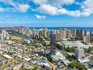 The Eastwood Loft Urban Honolulu Hideout - 3 beds - Parking Available - Convention Center - 5