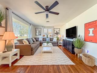 Cozy Cottage Walkable To UIUC - 4