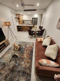 City and River View Apt with Infinity Pool, Spa, Sauna, Steam Room - 9