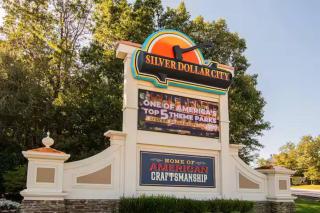 Lake Escape for Two – Jacuzzi & Fire Pit - 3