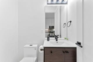 3BR Luxury w Rooftop Views - 5