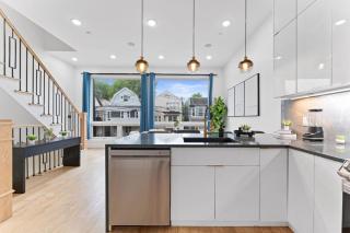 3BR Luxury w Rooftop Views - 2