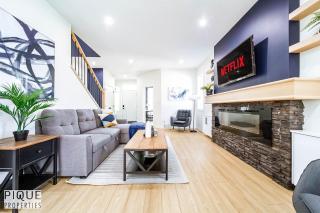 4BDRM Stylish Modern Home - AC - Patio with BBQ and Firepit - 0