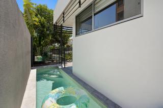 Stylish Beach Villa - 9