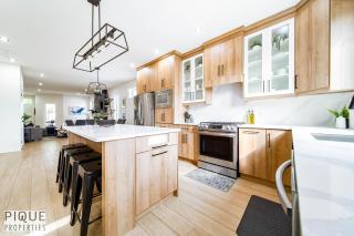4BDRM Stylish Modern Home - AC - Patio with BBQ and Firepit - 8