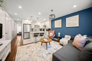 Modern Queen West Apt Free Parking Sleeps 6 - 8