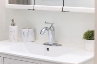 Modern Queen West Apt Free Parking Sleeps 6 - 5