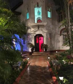 Hostal la mansion be House - 1