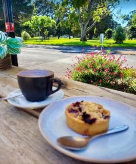 Botanical Gardens Cottage - 7