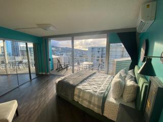 Jetsons Sunset Penthouse - MidCentury Modern Retreat - 4